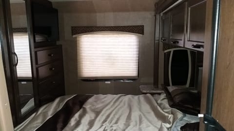 2017 class-c Thor Chateau 29g E450 29ft 3tvs, wifi Drivable vehicle in Athens
