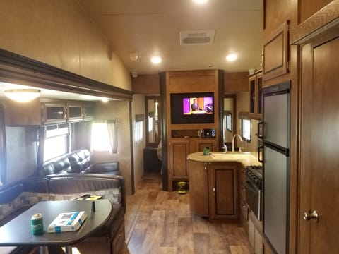 2016 Forest River-California 32ft loft Towable trailer in Scranton