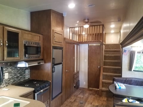 2016 Forest River-California 32ft loft Towable trailer in Scranton