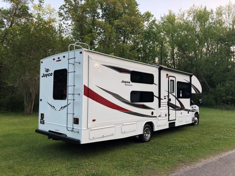 Beautiful and Spacious 2018 Jayco Red Hawk - Drivable vehicle in Lake Wylie