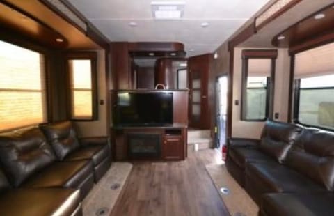 2015 Heartland/ Road Warrior 390RW Towable trailer in Chesapeake