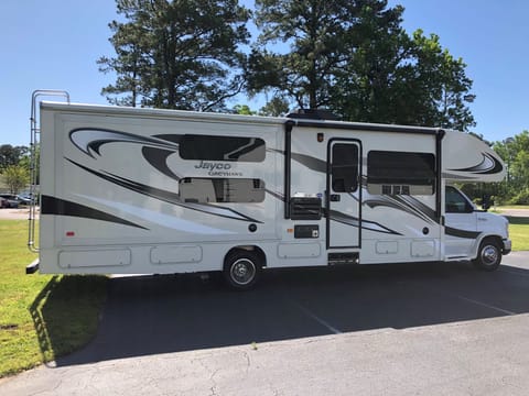 Jayco Greyhawk - Spacious and Comfort:  Sleeps 10 Drivable vehicle in Lake Wylie