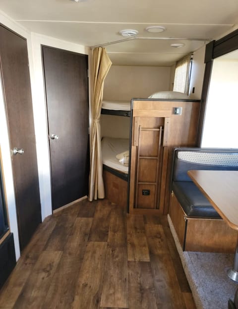 2017 salem cruise 27 ft Remorque tractable in Kittitas County