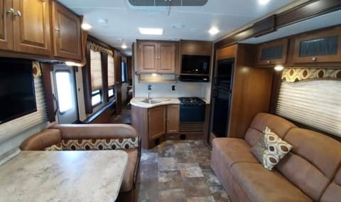 2017 coachmen leprechaun Drivable vehicle in Eastvale