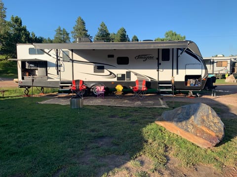 2019 Grand Design 3170BH SUPER CLEAN!! Towable trailer in Hot Springs