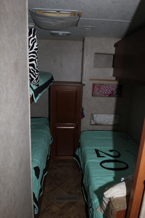 Forest River Surveyor w/ 4 bunk beds Towable trailer in Perdido Key