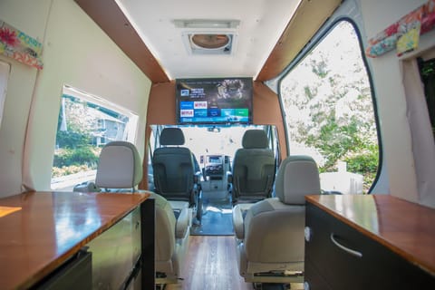 2010 Mercedes Benz Sprinter 3500 170EXT Campervan in Redmond