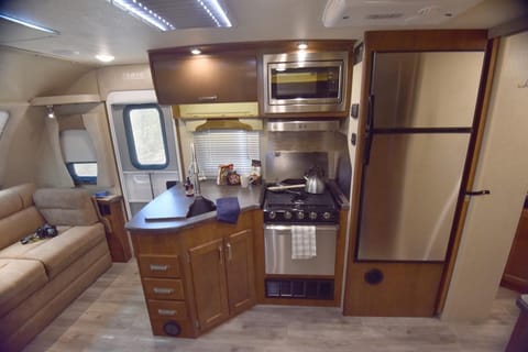 This RV is set up @ Rockwood Marina & RV Resort! Remorque tractable in Watts Bar Lake