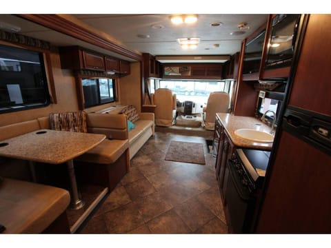 Large family RV with sleeping capacity up to 8 - WE CAN DELIVER" ( Direct tv & Solar Panel Equipped ) Drivable vehicle in Rancho Cucamonga
