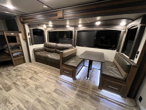 2019 Cougar 29BHS Towable trailer in Bellingham