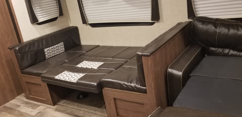 2018 Pioneer Pi322 Towable trailer in Sebring