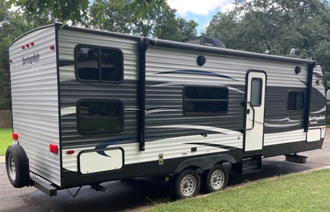 ! Must SEE - Must BOOK - Must CAMP ! Towable trailer in Leander
