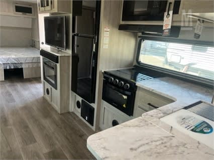 Luxurious, Spacious, Family Friendly Bunk house RV Towable trailer in Orlando