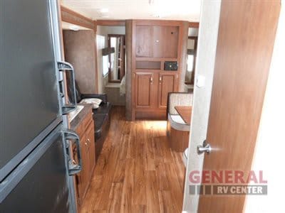 A great travel trailer for family vacations!!!  The outdoor kitchen is awesome! Tráiler remolcable in Temecula