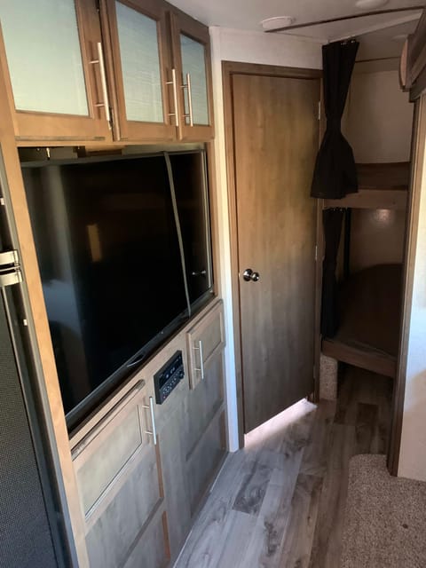 2019 Keystone RV Cougar Half-Ton Series 29BHS Towable trailer in Kenosha