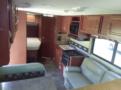 Winnebago Itasca Spirit, fully equipped with everything needed for camping Drivable vehicle in Redding