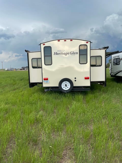 2016 Forest river Heritage glen 299re Towable trailer in Cheyenne