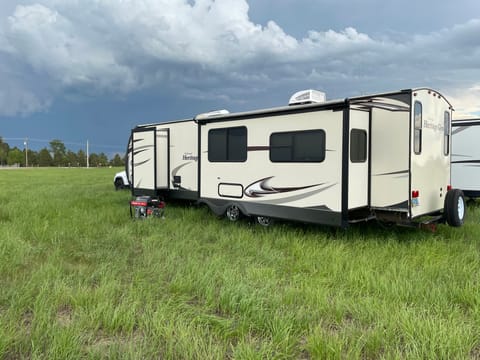 2016 Forest river Heritage glen 299re Towable trailer in Cheyenne