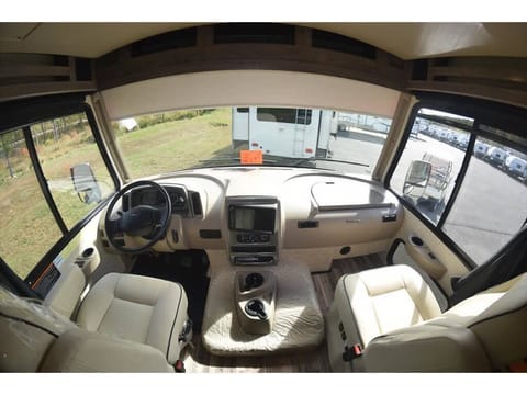 Winnebago Vista LX 35F/Two Bathrooms, 1200W SOLAR Drivable vehicle in Eastvale