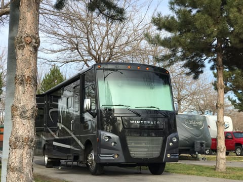 Winnebago Vista LX 35F/Two Bathrooms; WasherDryer Drivable vehicle in Eastvale