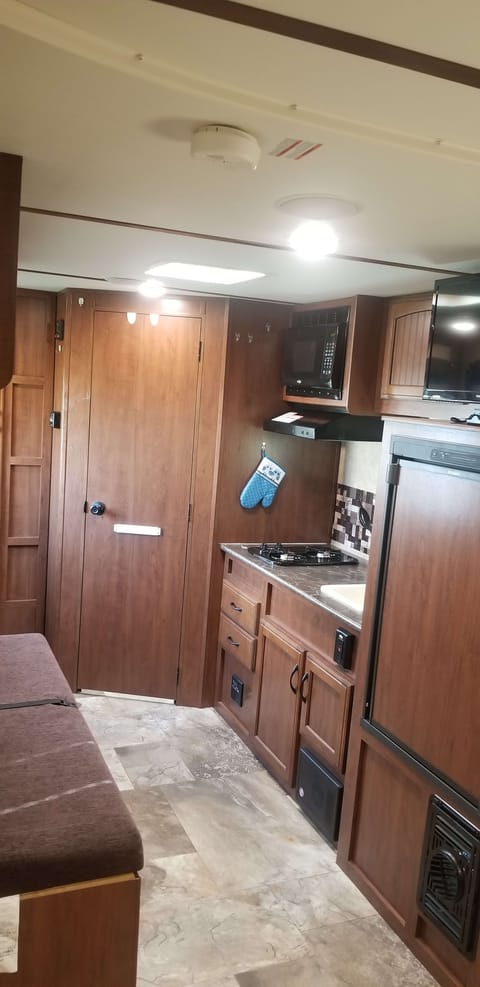 Pet Friendly Camper to Getaway and Relax Towable trailer in Wildomar