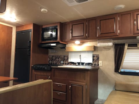 Northeast Indiana Camping! 2015 Forest River Wildwood X-Lite, sleeps 5 ~ 101 Lakes Steuben Co. Towable trailer in Hamilton