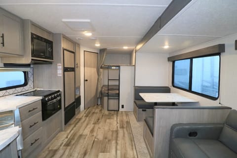 2022 Dutchmen RV Coleman Lantern Towable trailer in Cotati