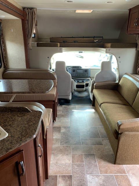 2017 Thor Motor Coach Freedom Elite 29FE Drivable vehicle in Thornton