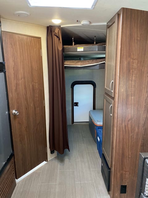 2018 Dutchmen Aerolite 24BHSL Aerolite luxury class Towable trailer in Happy Valley