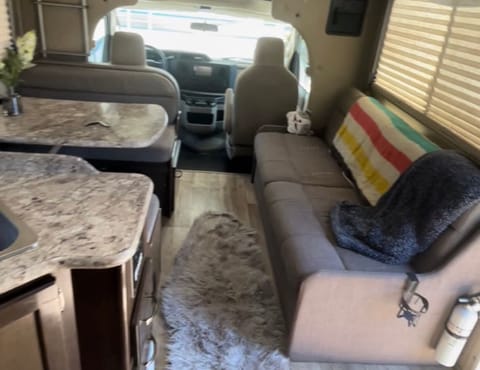 "Luxury Paws Retreat: Upscale Pet-Friendly RV Drivable vehicle in Lompoc