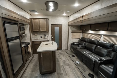 New 35’ Luxury Trailer w/ 2 Bdrms, 3 TVs + More! Towable trailer in San Clemente