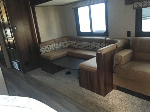 2018 Jazzy Jay Family and Friend approved camper rental Tráiler remolcable in Little Rock