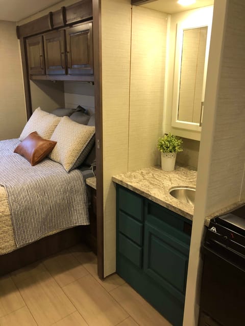 2018 Jayco Greyhawk -  Home away from Home Drivable vehicle in Paddock Lake