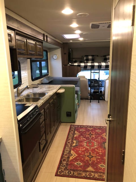 2018 Jayco Greyhawk -  Home away from Home Drivable vehicle in Paddock Lake