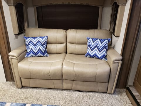 2018 Keystone Cougar Towable trailer in Spring Hill