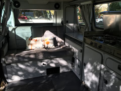 VW Vanagon: sleeps 4 drives like minivan + 18 MPG Van aménagé in Lakewood