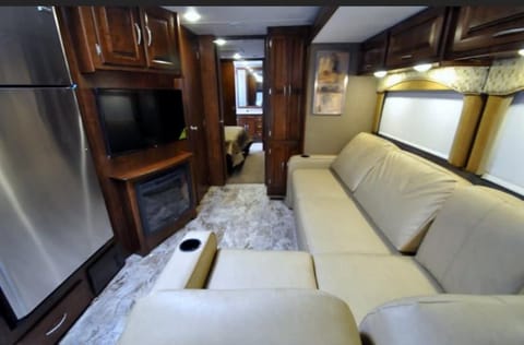 GLAMPING AT ITS BEST!! 2015 Coachman Mirada 35LS Drivable vehicle in Apache Junction