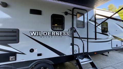 2021 Heartland Wilderness 32ft Ultra Lite ELITE Towable trailer in Everett