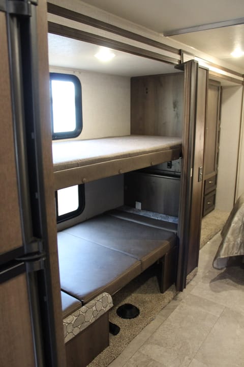 2019 Coachmen | Sleeps 10 Comfortably | Luxury Drivable vehicle in Lake Wylie