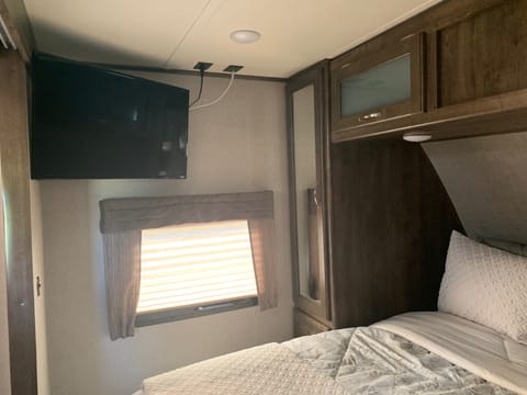 2018 Dutchman Aerolite Towable trailer in Nipomo