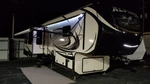 Kevin's Luxury Moon Buggy Towable trailer in Birmingham