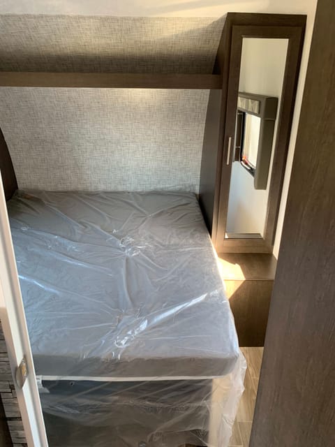 Small Travel Trailer With Slide Out Remorque tractable in Oxnard