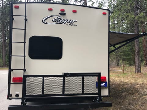 2018 Keystone Cougar 31SQB - Sleeps 11 Ziehbarer Anhänger in Post Falls