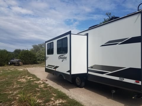 2018 Grand design 2800 BH Towable trailer in Lago Vista