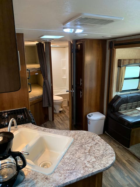 2016 27ft with bunk beds sleeps up to 8 Towable trailer in Green Bay