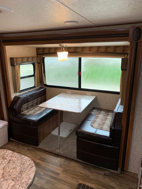 2016 27ft with bunk beds sleeps up to 8 Towable trailer in Green Bay