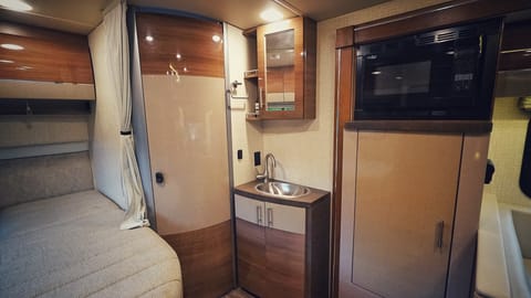 2017 Winnebago View 24J Mercedes Drivable vehicle in Burbank