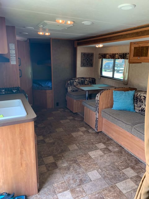 The Sun Chaser, sleeps 10,Perfect for families Towable trailer in Waxahachie