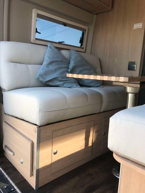 2019 Hymer Aktiv  Loft  Reisemobil in Redondo Beach