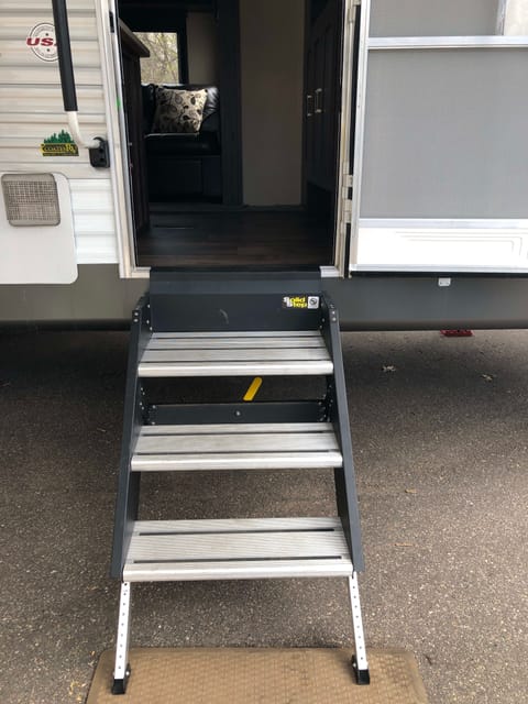 2018 Forest River Salem 30KQBSS Towable trailer in Hopkins